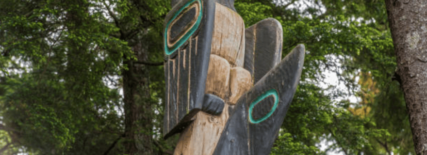 Sitka : Poteaux totémiques, centre des rapaces et visite de la forteresse des ours