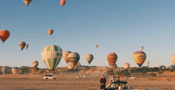 Cappadocia: Classic Car tour in Sunrise/Sunset Rose valley