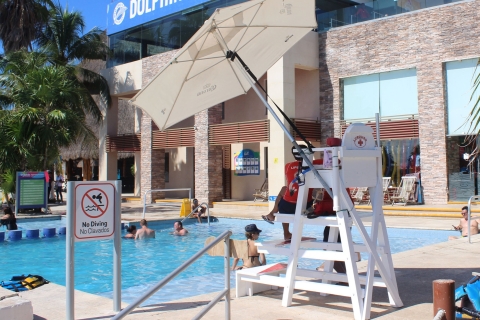 Cancún: Isla Mujeres Katamaran Tour & Schwimmen mit DelphinenKreuzfahrt mit 40-minütiger Delfinbegegnung