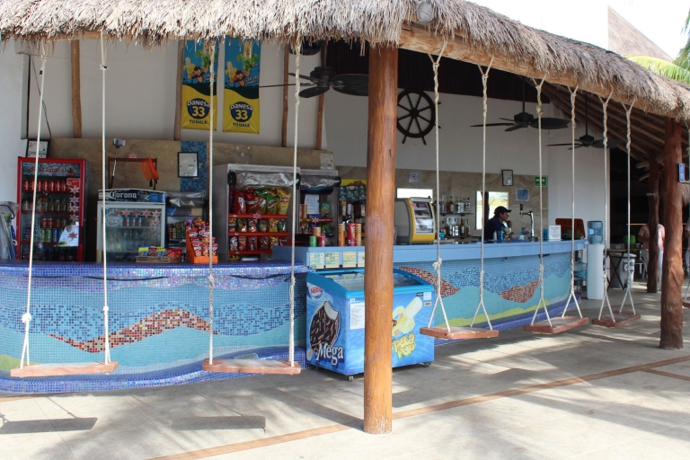 Cancún: Isla Mujeres Catamaran Tour & Zwemmen met DolfijnenCruise met 60 minuten durende Dolphin Royal Swim
