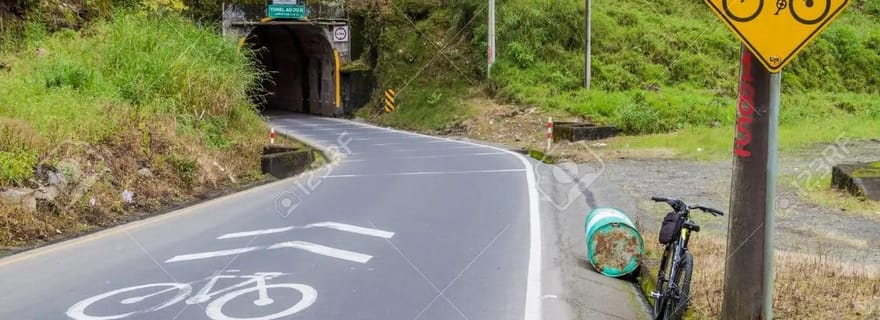 Route du Pailon del Diablo et des cascades - Circuit de 3 heures Chiva Turística