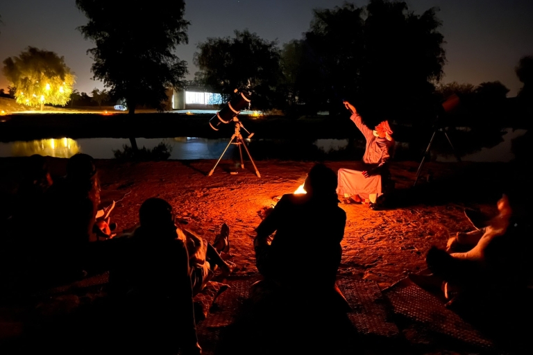 Dubaj: Wieczorne safari Al Marmoom zabytkowym samochodem z posiłkiemWspólna wycieczka