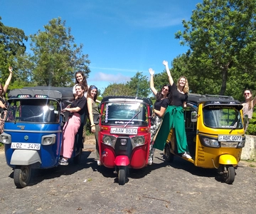 Tuk-Tuk Safari Liptonszitje,Theeveldenwandeling,Theefabriek Tour