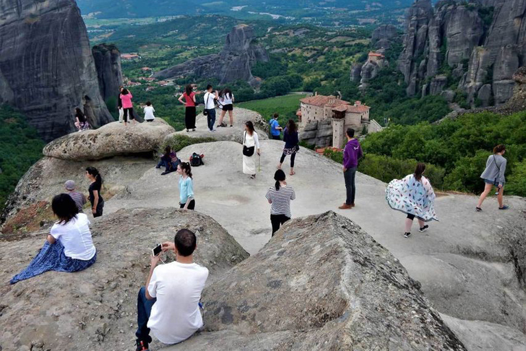 Recorrido por lo más destacado de Meteora en inglés o españolExcursión en grupo compartido en español con salida desde la estación de Kalabaka