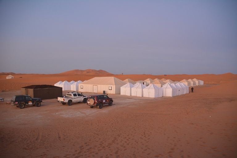 Excursão de 3 dias pelo deserto de Fez a Marrakech via MerzougaGrupo compartilhado - opção de acampamento de luxo