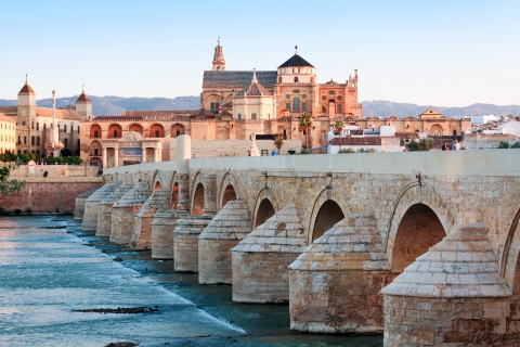 Córdoba: Tour durch das jüdische Viertel, den Alcazar und die Moschee-KathedraleCórdoba: Jüdisches Viertel, Alcazar, Moschee Kathedrale