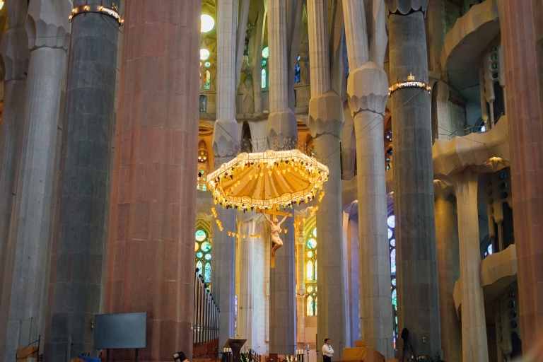 Barcelona: Sagrada Familia bez kolejki z przewodnikiemOpcja standardowa