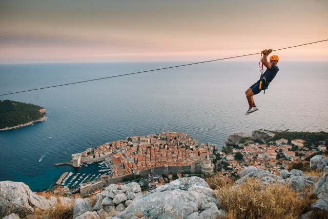 Dubrovnik: Zipline-ervaring bij zonsondergang gevolgd door wijn