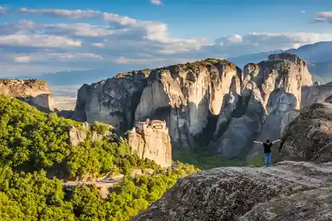Thessaloniki: 3-Day Meteora Trip with Tours, Museum & Hotel