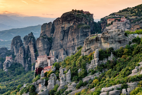 Atenas: Viagem de 1 dia para Meteora com tours guiados e hotel