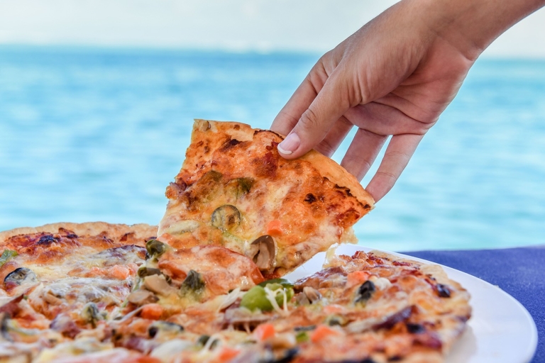 Fiji: dagtrip met drijvende bar en pizzeria Cloud 9Dagtocht zonder $60 Bar Tab