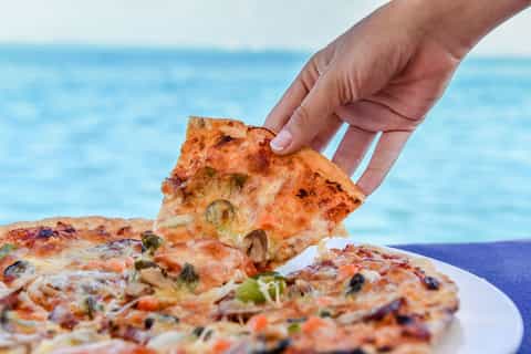 Fiji: Cloud 9 Floating Bar and Pizzeria Day Trip