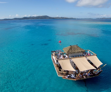 Denarau: Cloud 9 Floating Bar and Pizzeria Day Trip