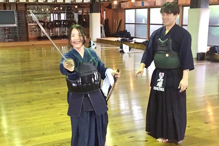 Osaka: experiência em oficina de kendo