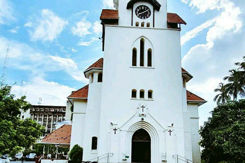 DAR ES SALAAM : TOUR DELLA CITTA' DI DAR ES SALAAM DI 5 ORE CON AUTO PRIVATADAR ES SALAAM : Tour della città di DAR ES SALAAM di 6 ore con auto privata