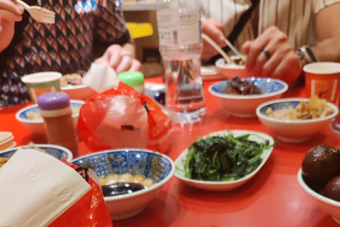 Taipei: Evening Street Food Tour with Locals