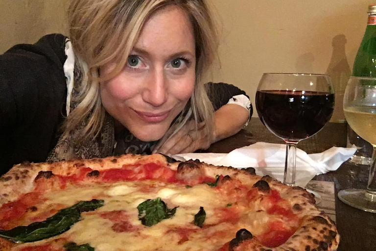 Naples: Pizza and tiramisu making class with fine wine