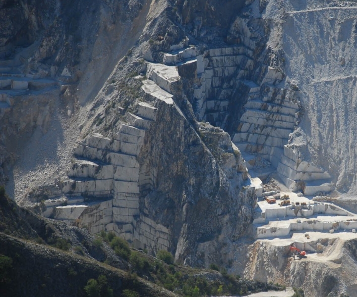 Carrara: tour alle cave di marmo con degustazione di lardo