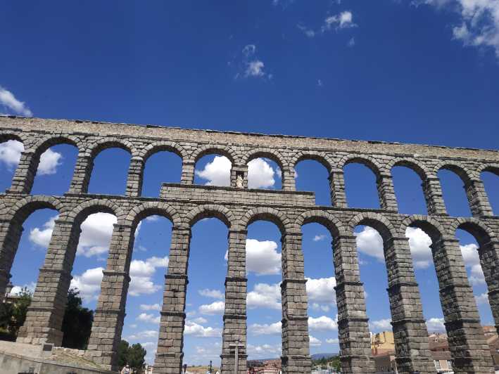 Segovia: Guided City Walking Tour with Segovia Cathedral