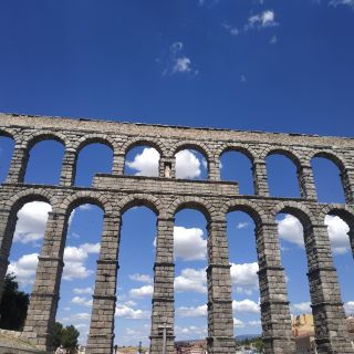 Segovia: Guided City Walking Tour with Segovia Cathedral