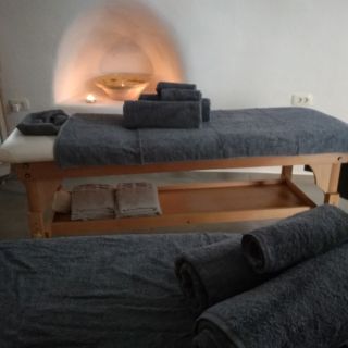 Santorini: Aromatherapy Face & Body Treatments