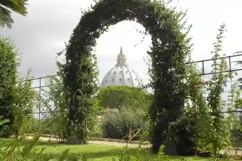 Rom: Bustour durch die Vatikanischen Gärten und Besuch der Vatikanischen M
