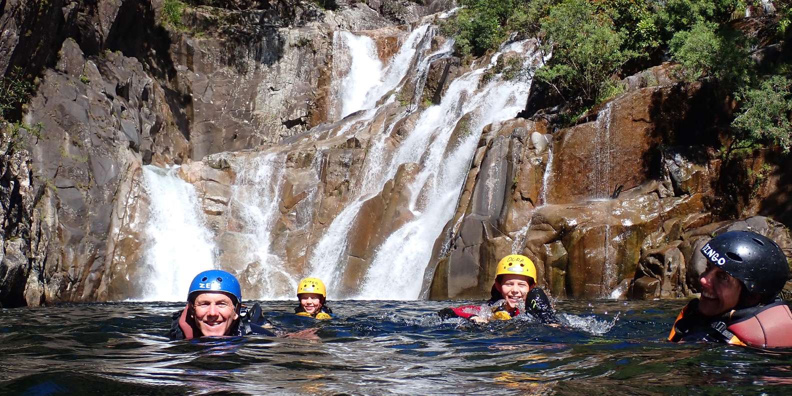 ケアンズ：ベハナ峡谷熱帯雨林キャニオニングツアー | GetYourGuide