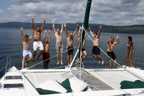 Taupo: tour in barca a vela sul lago Taupo con incisioni rupestri MaoriVisita alle 15:30