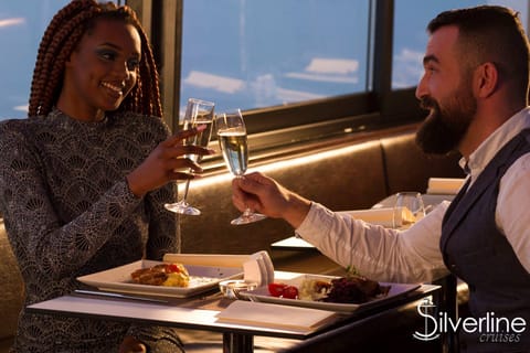 Budapest: 3-Course Dinner Cruise and Piano Battle Show