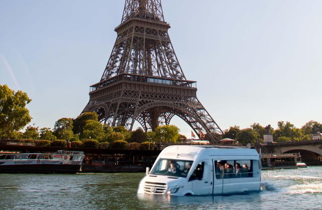 Paris: Amphibious Minibus from Versailles Boat and Road Tour