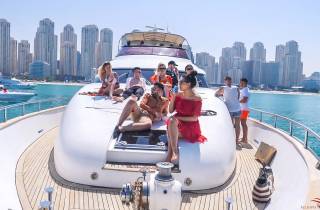 Dubai Marina: Yacht-Tour mit Frühstück oder Barbecue