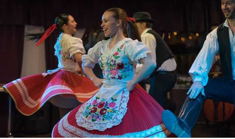 Budapest: 6-Course Dinner Cruise with Operetta and Folk Show