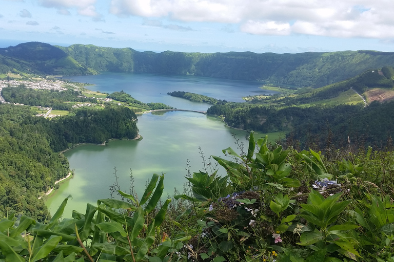 Depuis Ponta Delgada : Excursion d&#039;une journée aux lacs de Sete Cidades et au lac de feu