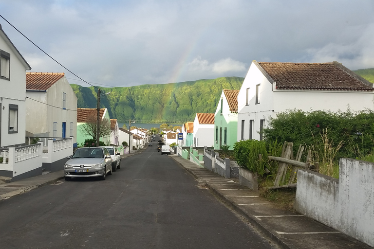 Depuis Ponta Delgada : Excursion d&#039;une journée aux lacs de Sete Cidades et au lac de feu