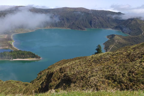 Depuis Ponta Delgada : Excursion d&#039;une journée aux lacs de Sete Cidades et au lac de feu