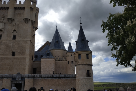 From Madrid: Guided Day Trip to Segovia, optional Alcázar Segovia Experience