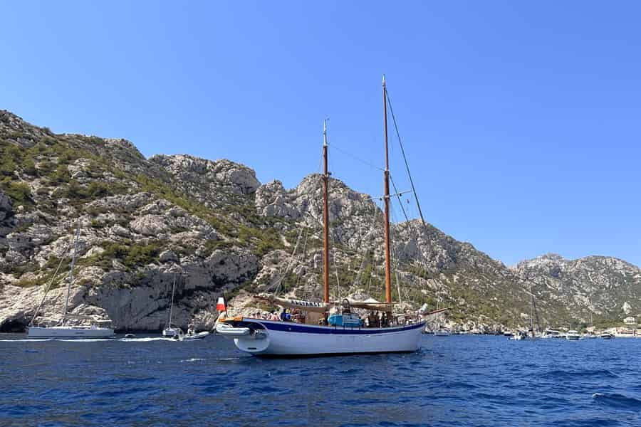 Marseille: Halbtägige Segeltour in den Calanques und Schnorcheln. Foto: GetYourGuide Marseille: Halbtägige Segeltour in den Calanques und Schnorcheln. Foto: GetYourGuide