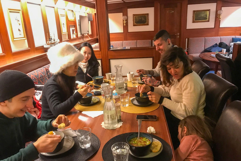 Tromso: Gefrorene Fjord-Yachtfahrt mit Mittagessen