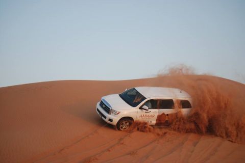 Dubai: Dünen-Safari, Kamelritt, Sandboarding & Barbecue