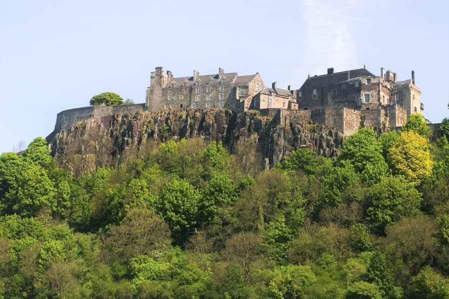 Edinburgh: Stirling Castle, Loch Lomond Walk & Whisky Tour