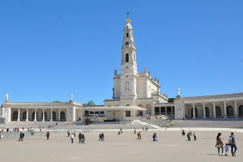 Lisboa: Transfer privado para o Porto com Aveiro &amp; Fátima Tour