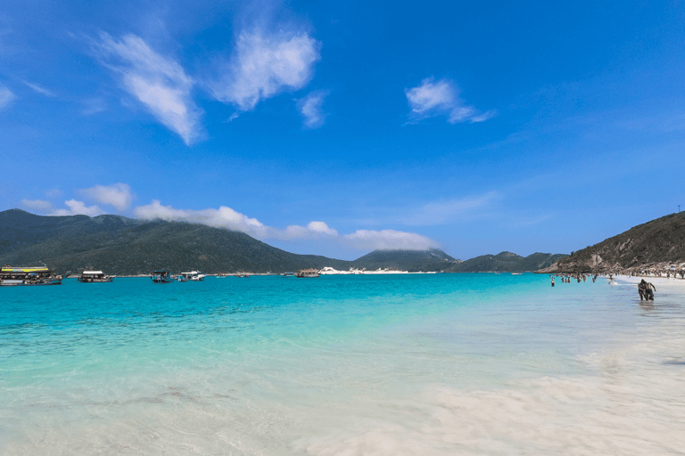 Von Búzios aus: Arraial do Cabo mit Bootstour und BBQ-Mittagessen