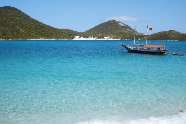 Visit From Búzios Arraial do Cabo Guided Boat Tour and Lunch in Arraial do Cabo
