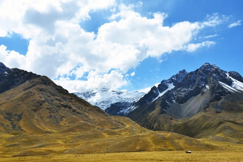 From Cusco: Full-Day Touristic Bus to Puno with Guided Tours