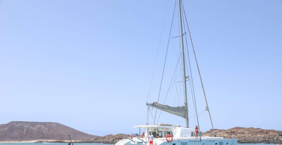 Corralejo: Adults-Only Catamaran Day Trip to Lobos Island