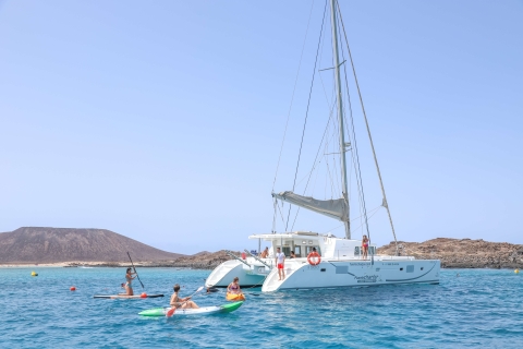 Corralejo: excursión de un día en catamarán solo para adultos a la isla de Lobos