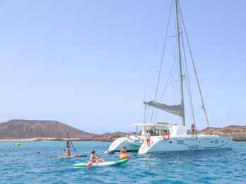 Corralejo: Adults-Only Catamaran Day Trip to Lobos Island
