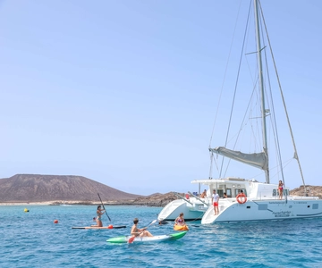 Corralejo: Adults-Only Catamaran Day Trip to Lobos Island
