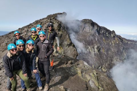 Этна: пешая экскурсия с гидом к кратерам на вершине
