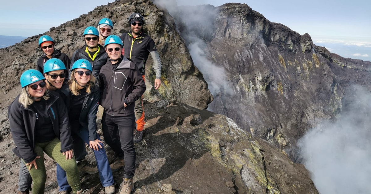 Volc N Etna Excursi N Guiada A La Cumbre Del Lado Sur A Metros De